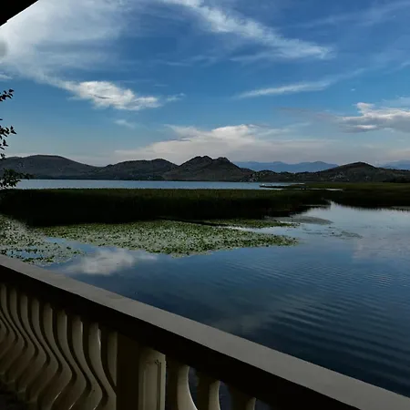 Lakeside House Дом отдыха *